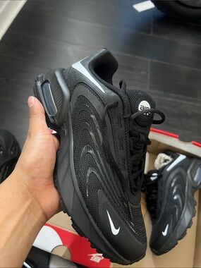 Nike Men's Black and White Running Sneakers